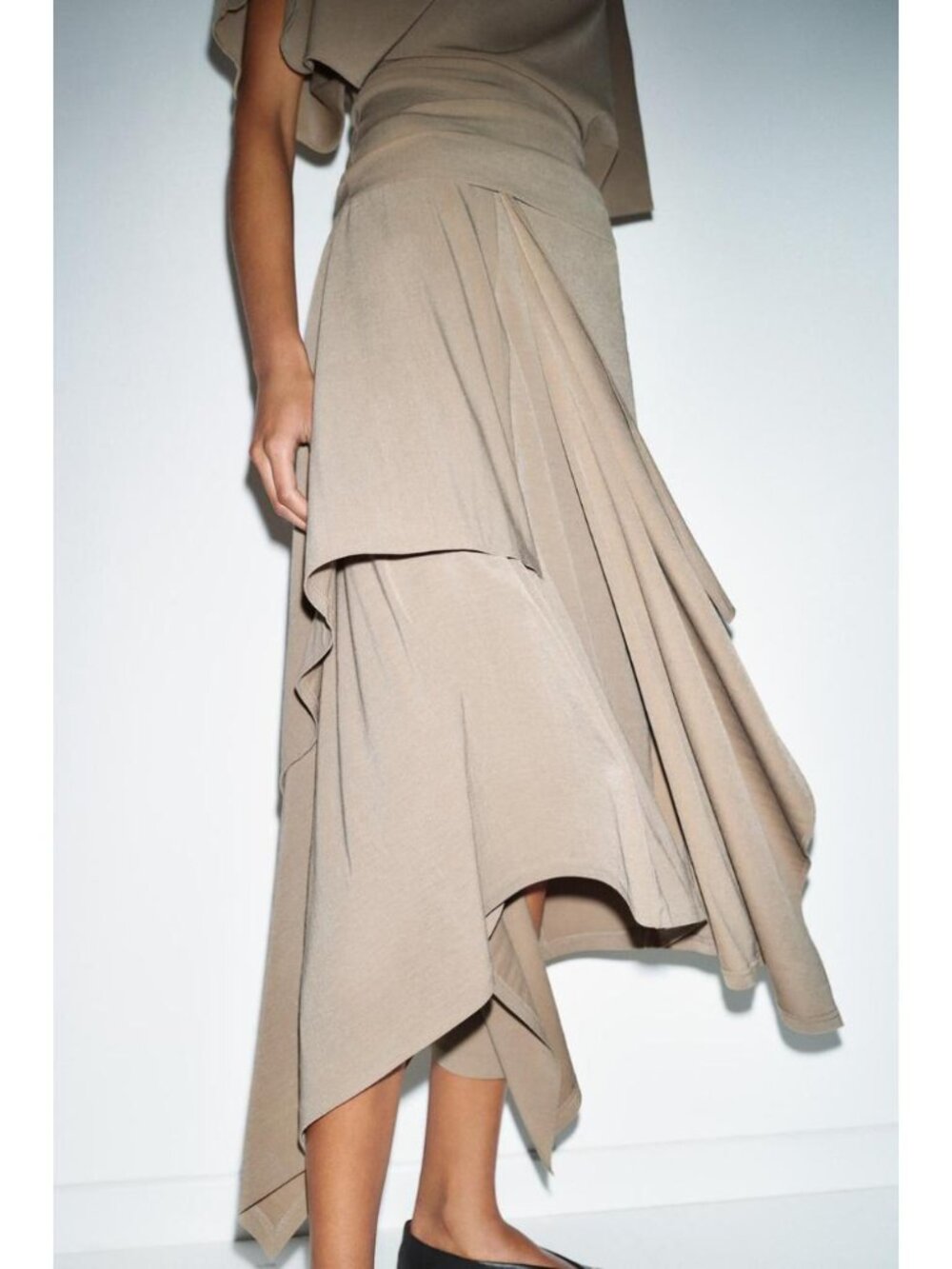 ZARA FLOWY ASYMMETRIC SKIRT